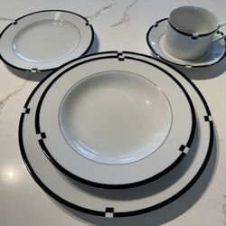 Dishes And Serving Pieces For 8 / Mikasa Midnight 