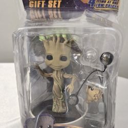 NECA Limited Edition Guardians of the Galaxy Baby Dancing Groot Gift Set PKG DMG