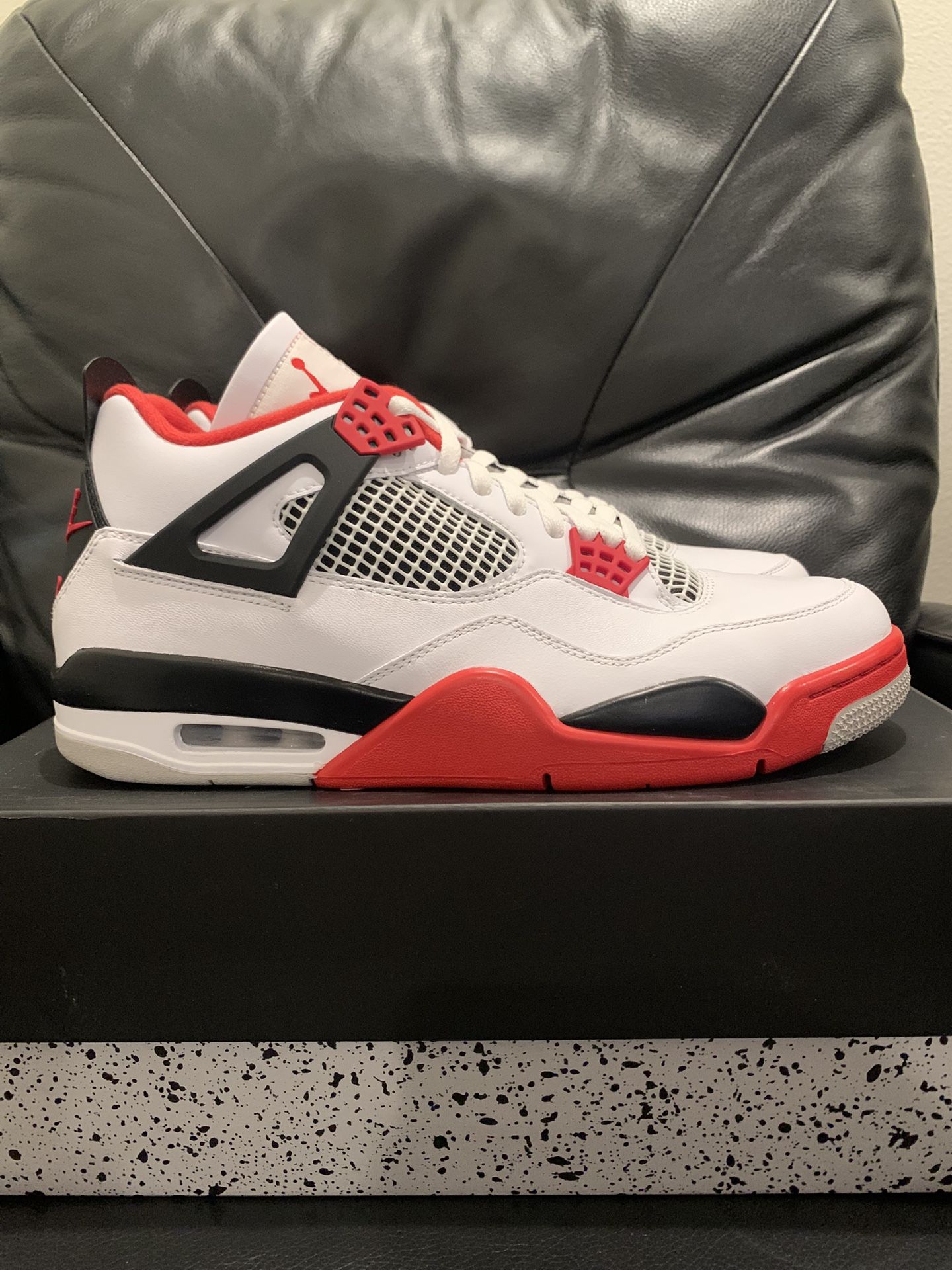 2020 Nike Air Jordan Retro 4 IV “ Fire Red “ Size 10.5