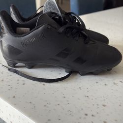 Soccer Cleats Adidas predator size 3