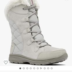 Columbia Women's Size 7 Snow Boots