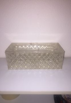 Antique acrylic tissue box w removable lid