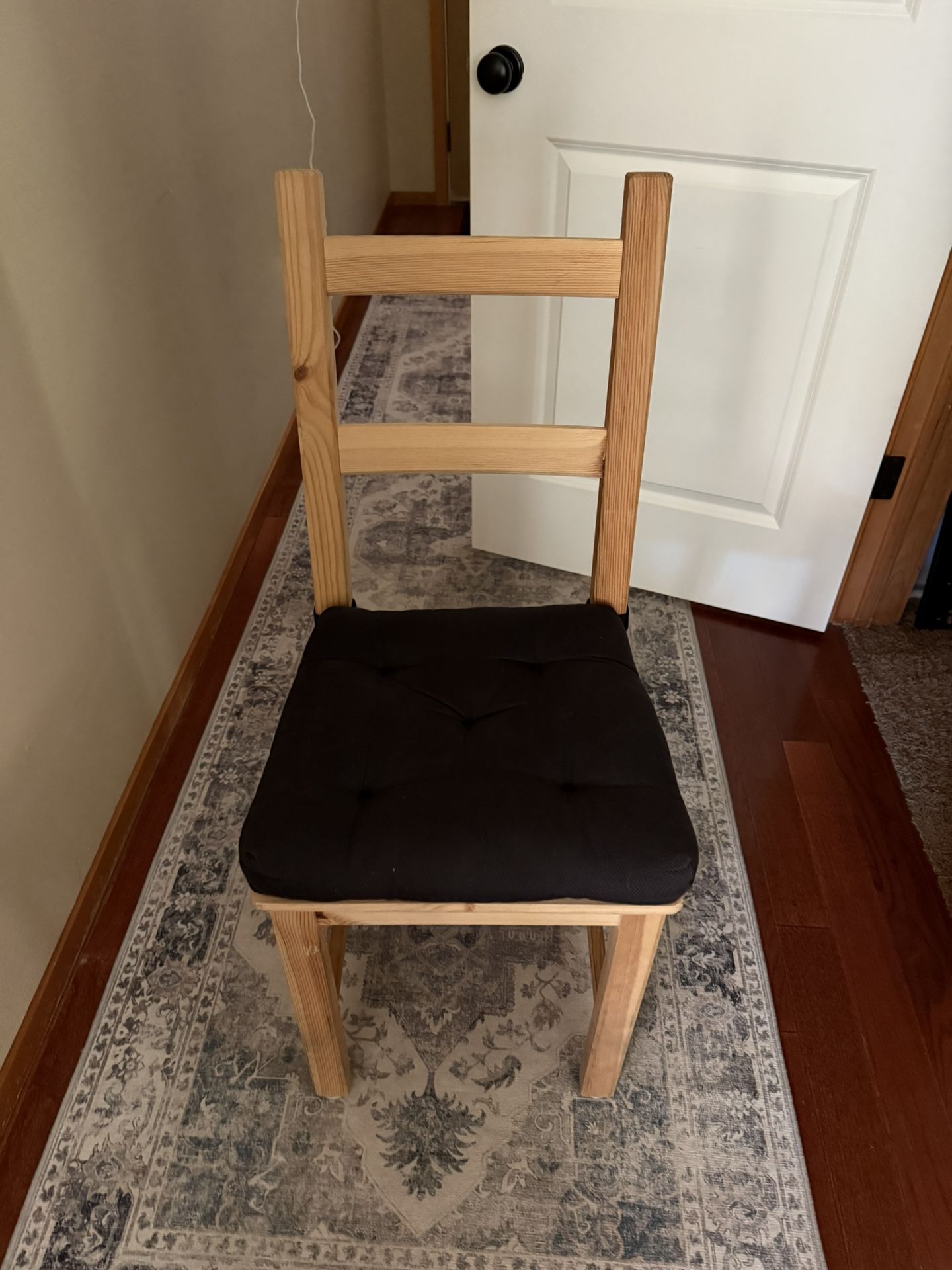 4 Wooden Chairs With Cushions