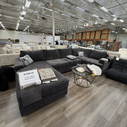 LARGE FABRIC DARK GRAY SECTIONAL 