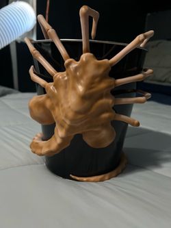 Alien/facehugger popcorn bucket