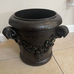 Outdoor Garden Planter Pot Raised Floral Motif