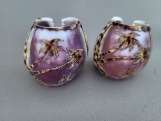 Hand-carved tiger cowrie sea shells as napkin holders, decorated with tropical palm tree and beach scenes, set of 2