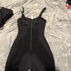 Black Shapewear bodysuit with zipper front