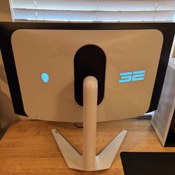 Alienware 32” 4K @ 240Hz 👾 • QD-OLED Gaming Monitor  - AW3225QF 🔥 One of The Best in its Class 👌🏼⭐️