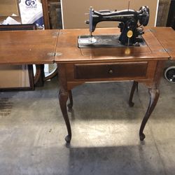 Singer Sewing Machine 