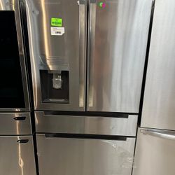 MIDEA MRQ22D7AST 21.6-cu ft Refrigerator
