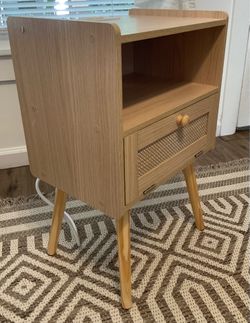 End Table / Charging Station