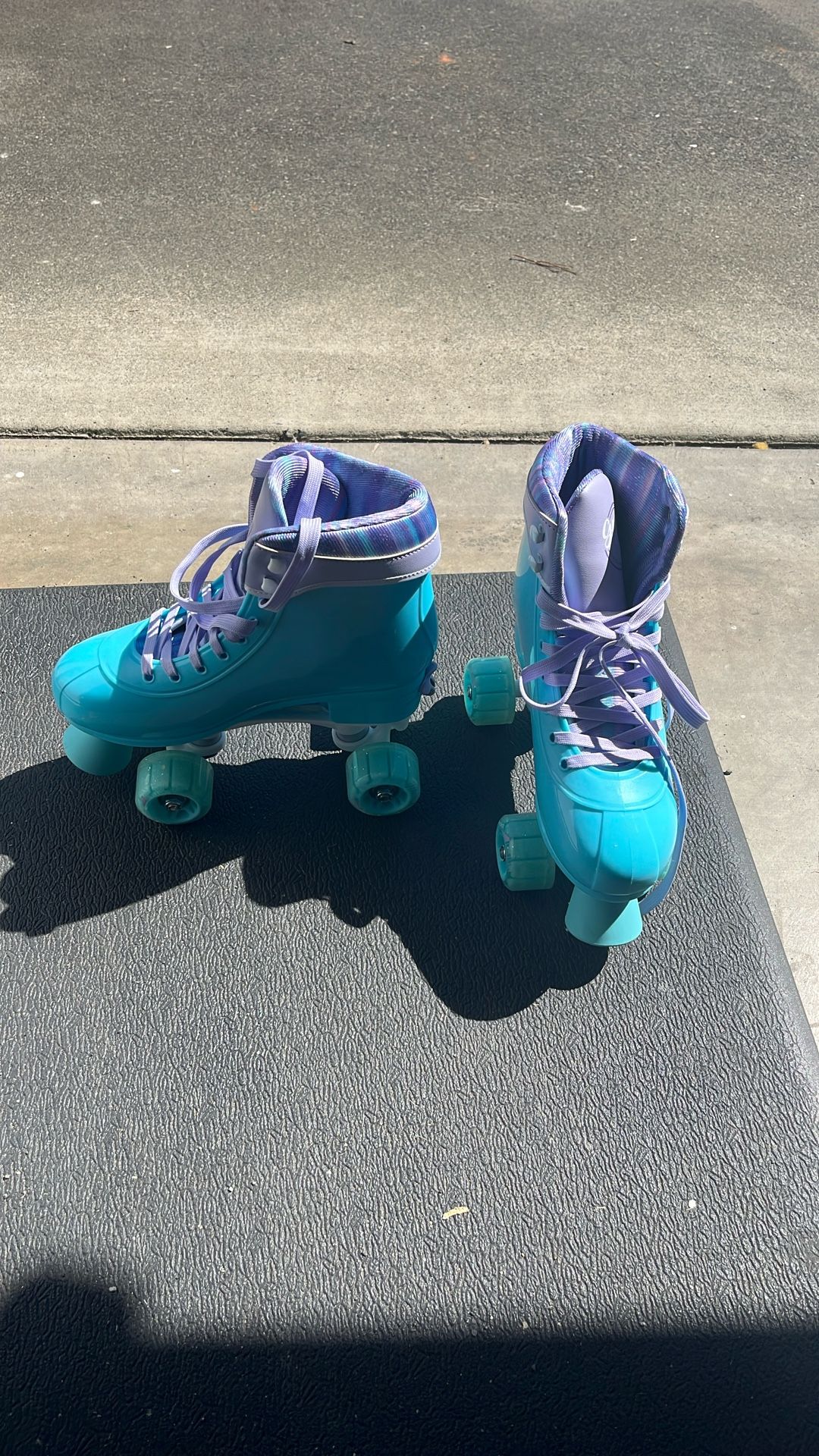 Gumdrop Youth roller skates. Sz 3-6