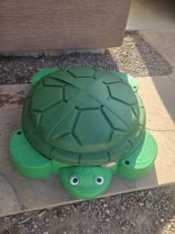 Turtle sand box