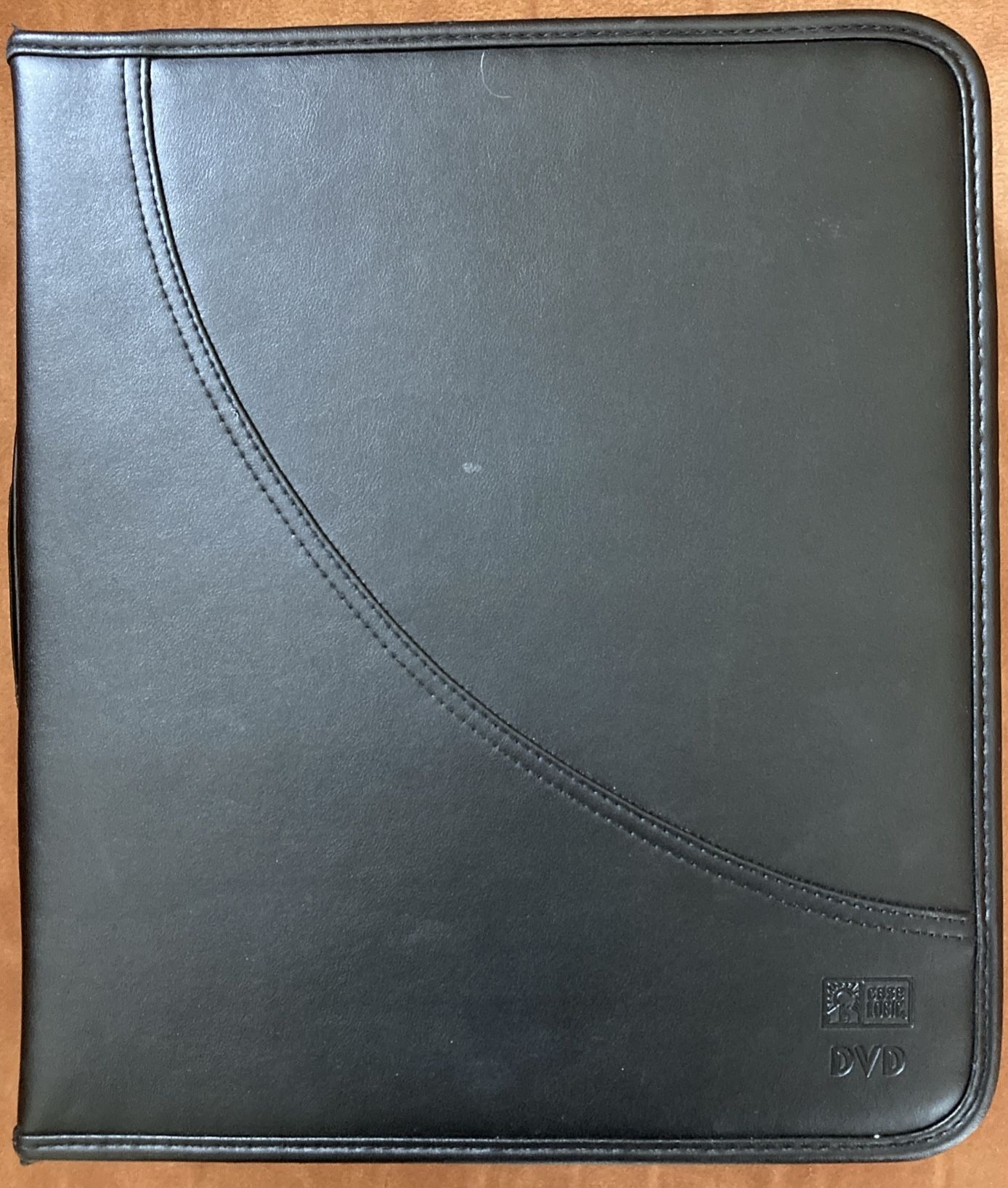 Case Logic 112 CD/DVD Disc Metal Clip Binder Book Storage 28 Pages Faux Leather