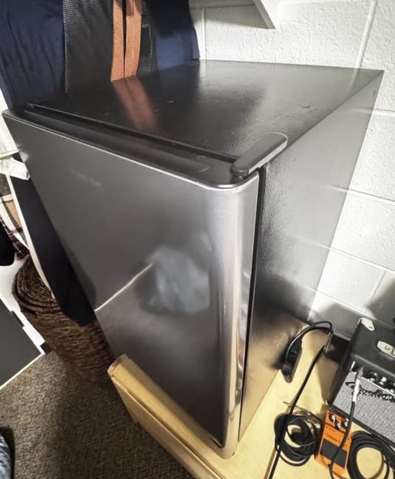 Hisense 4.4 cu ft minifridge
