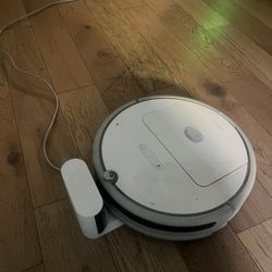 Floor Vacuum / Roomba