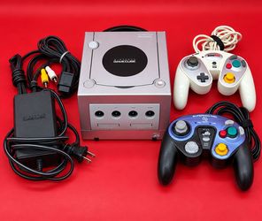 Nintendo GameCube Platinum DOL-001 Video Game Console 2 Controllers Cords