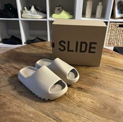 Yeezy Slide Puré Size 9 Deadstock 