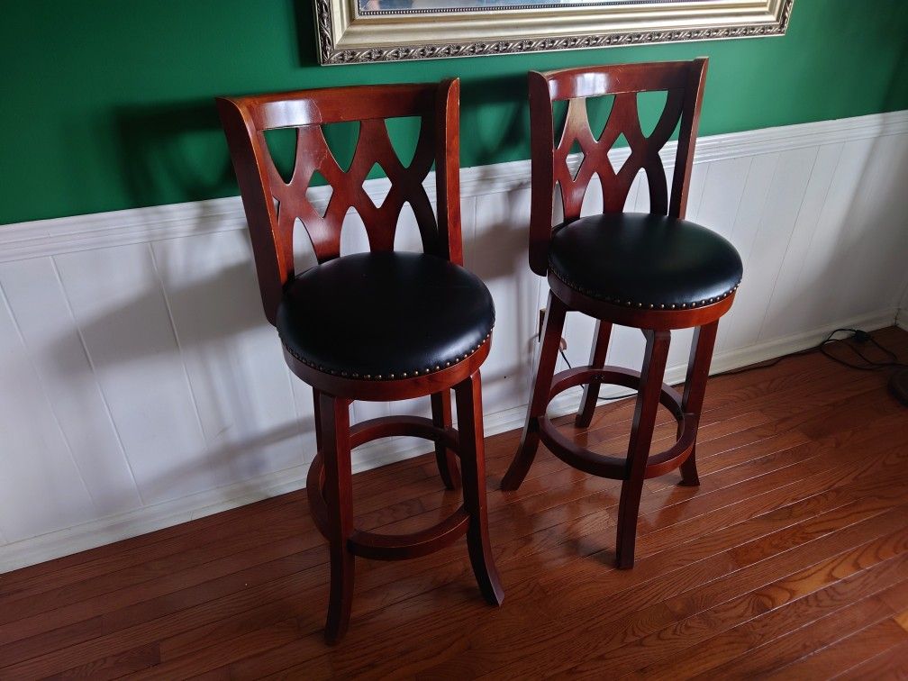 Wooden  Swivel Barstool (Set of 2) Will consider your best offer.