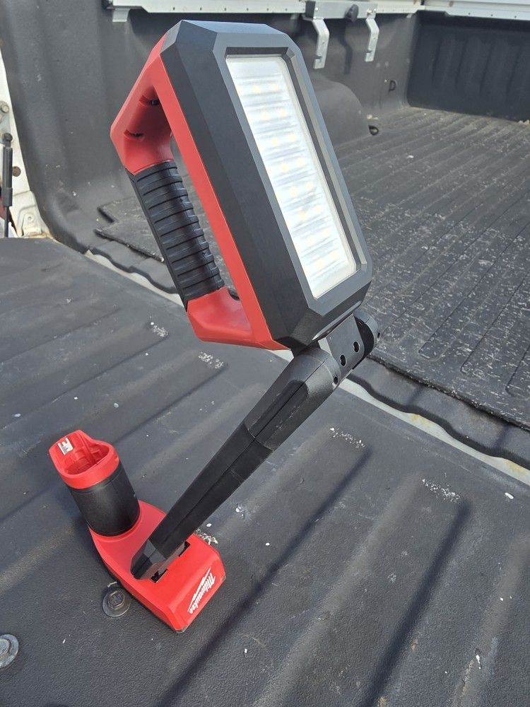Milwaukee m12 undercarriage mountable LED light. 2126-20