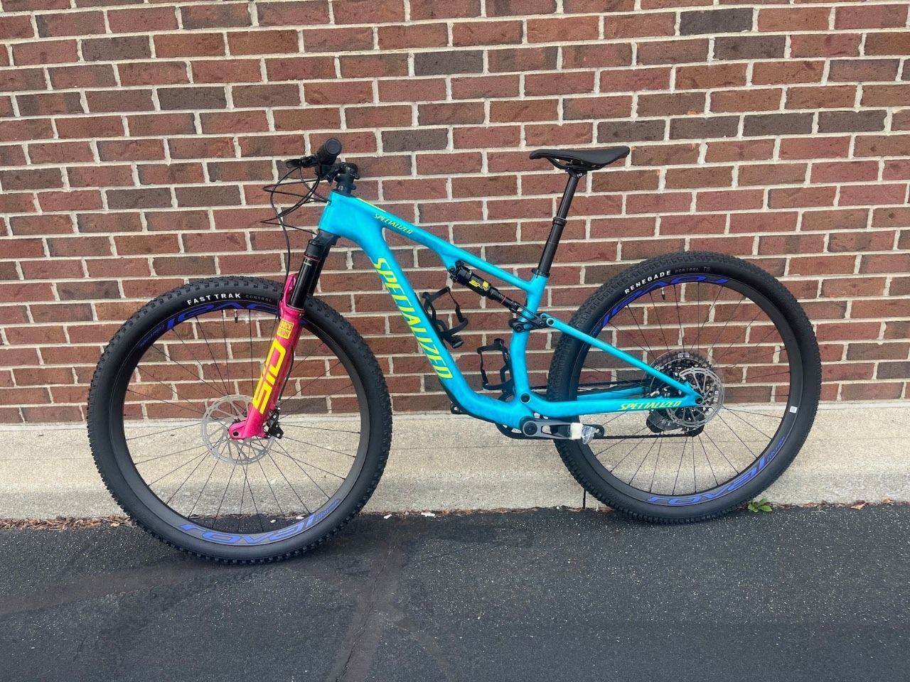 2025 Specialized Epic 8 Pro Small