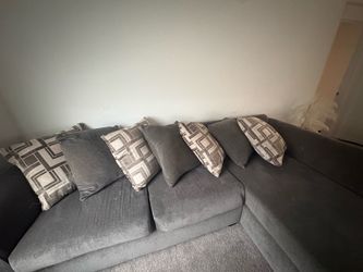 SECTIONAL COUCH FOR SALE!