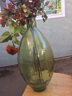 Glass vase 2 Feet 