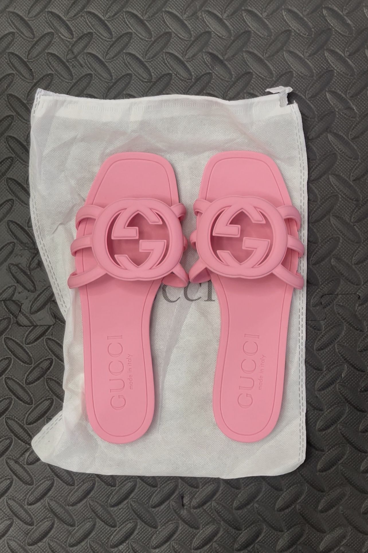 Pink Women’s designer, Gucci slides Size 7.5