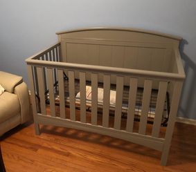 FREE - Convertible Crib and Toddler Bed - Great Condition