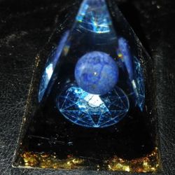 Lapis Lazuli Organe pyramid 2in × 2 in