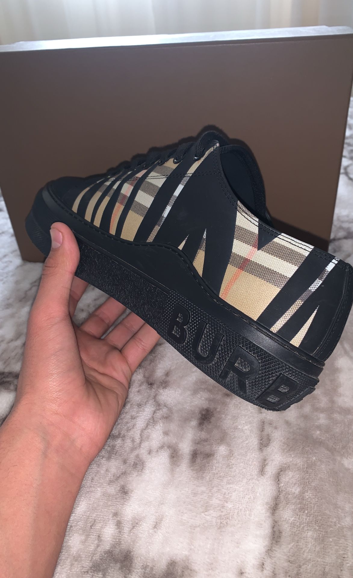 Burberry’s wavy color