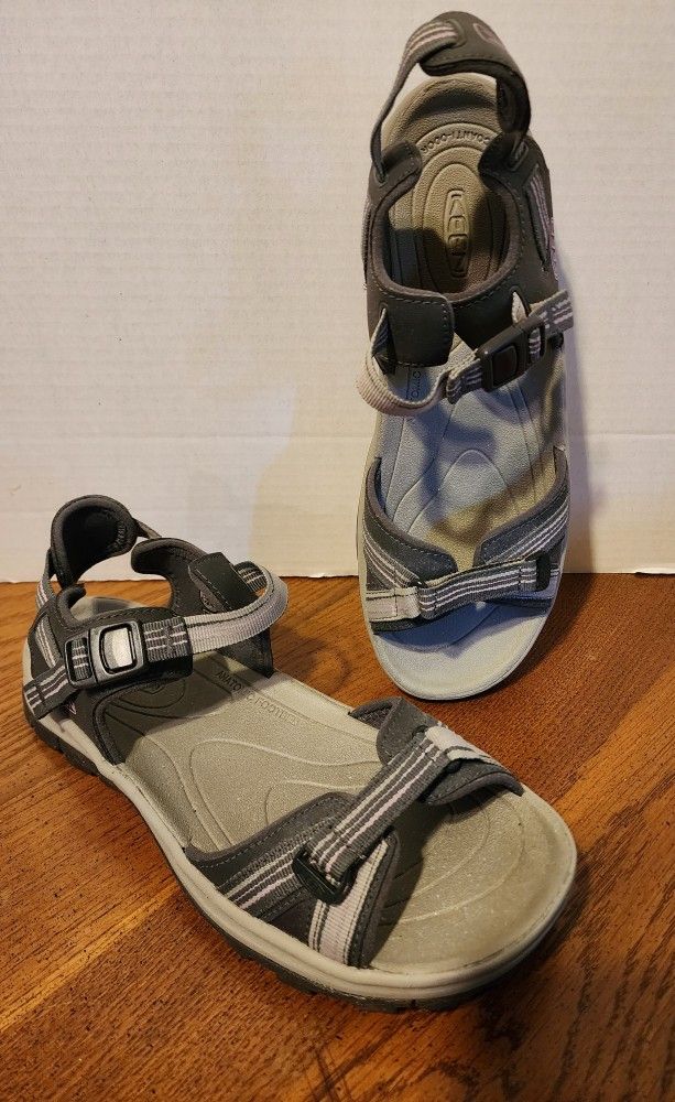 Women's Keens Sz 10