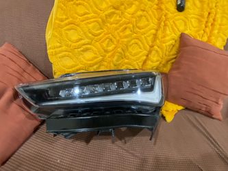 2019 Acura ILX Driver side Headlight Assembly 19 20 21 22 OEM Check Pictures a bracket repaired from the bottom