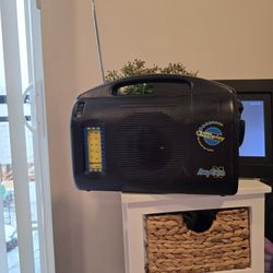 Freeplay BayGen Wind-Up Emergency Radio AM/FM Hand Crank No Batteries