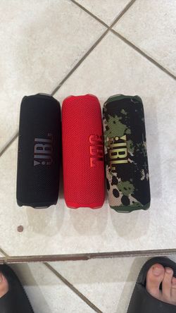 JBL 7 Portable Bluetooth Speakers – Lot of 3