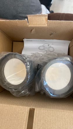 Selectable lumens twin head flood light