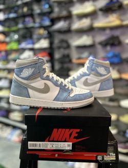 Jordan 1 Retro High OG Hyper Royal