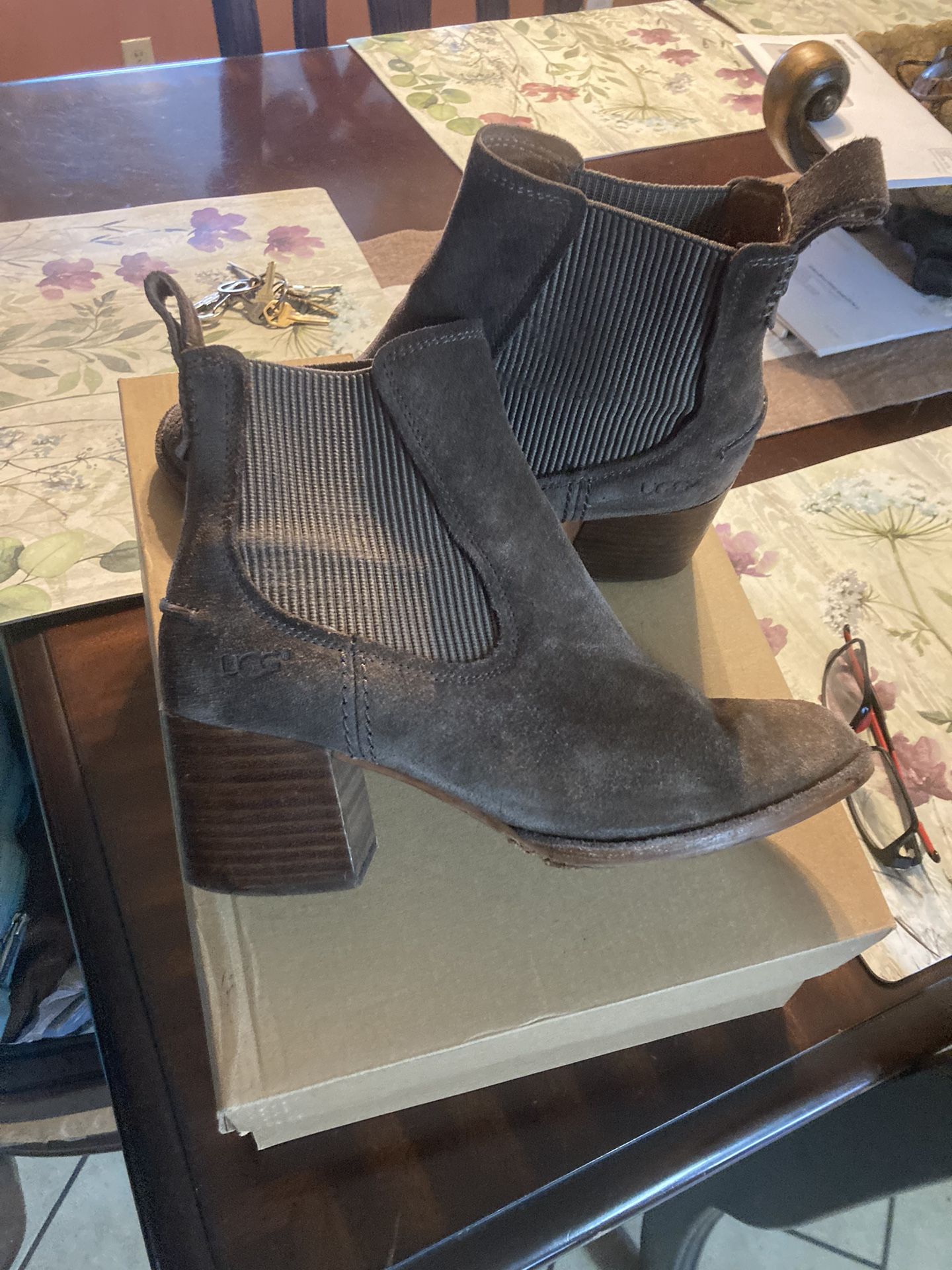 UGG W FAYE BOOTS WOMAN SIZE LIKE NEW