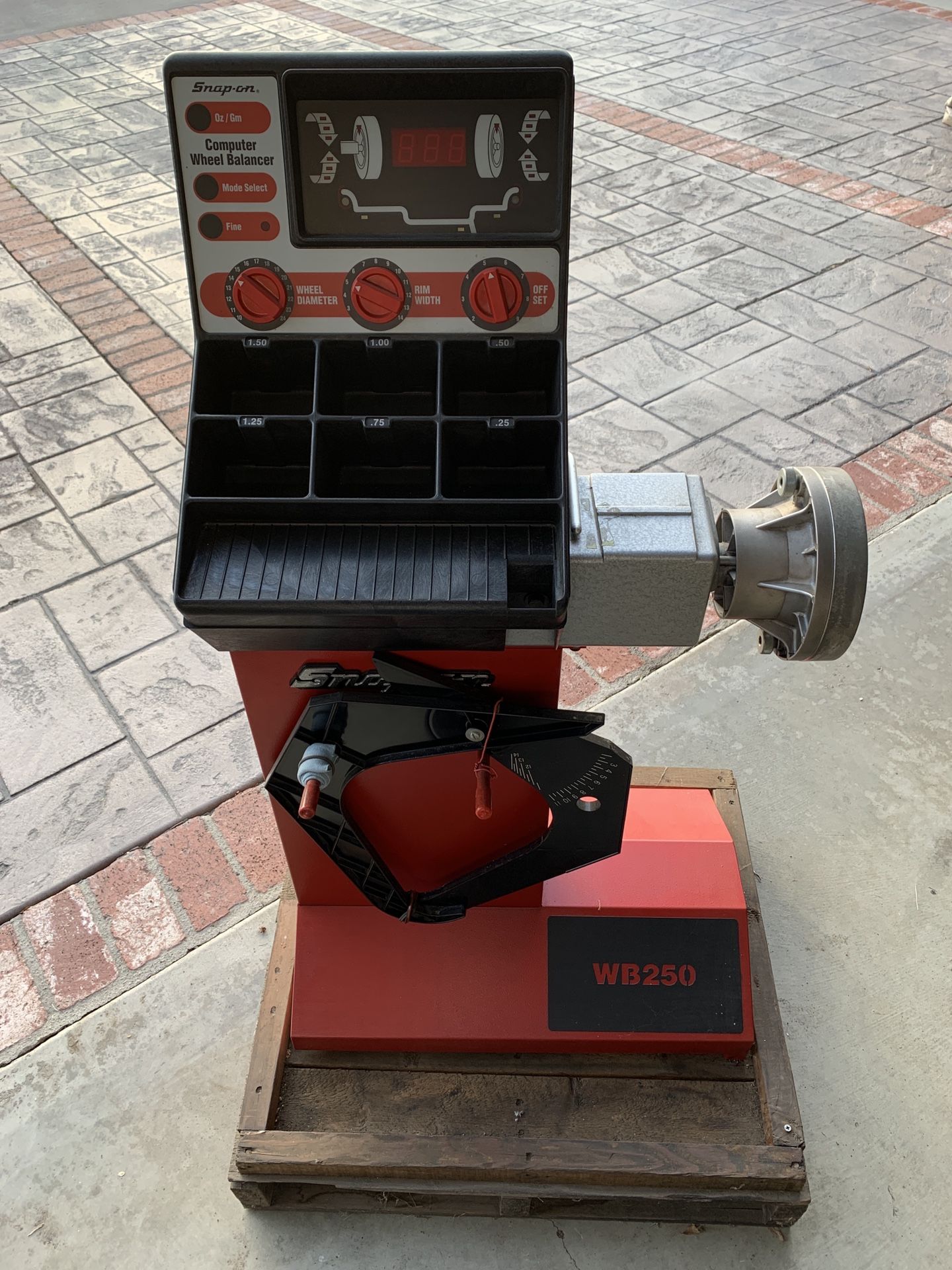 Snap-on precision wheel balancer model WB250 for Sale in Cypress, CA ...