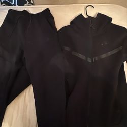 Black Nike Tech Size Xs Fake Worn Ngl