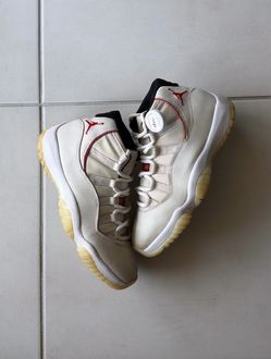 Jordan 11 platinum tint size 8.5