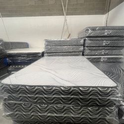 Queen Mattress And Boxsprings 180$ 