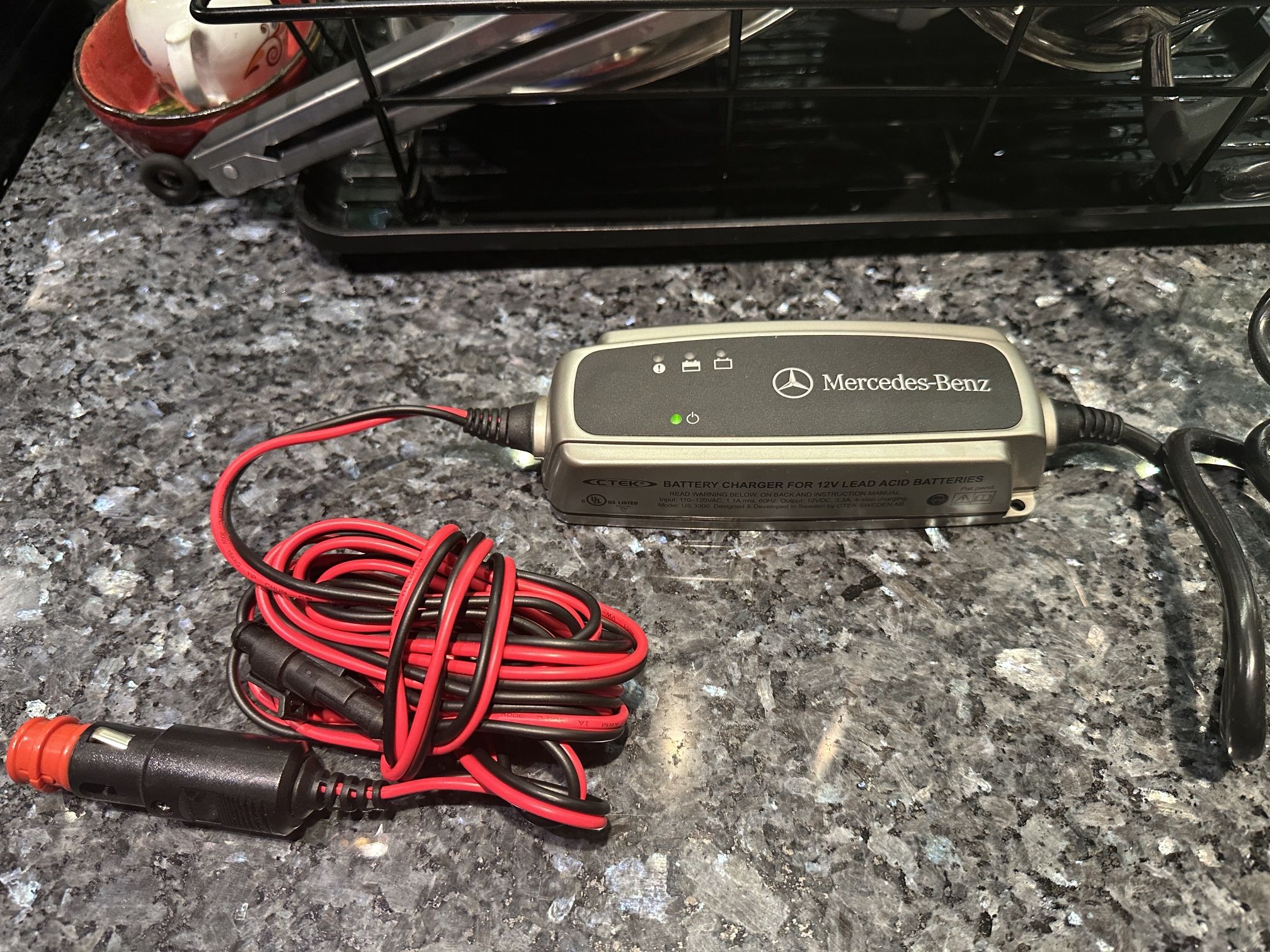 Mercedes Benz OEM PART Genuine CAR BATTERY TRICKLE CHARGER 12V-60Hz,Model US 3300