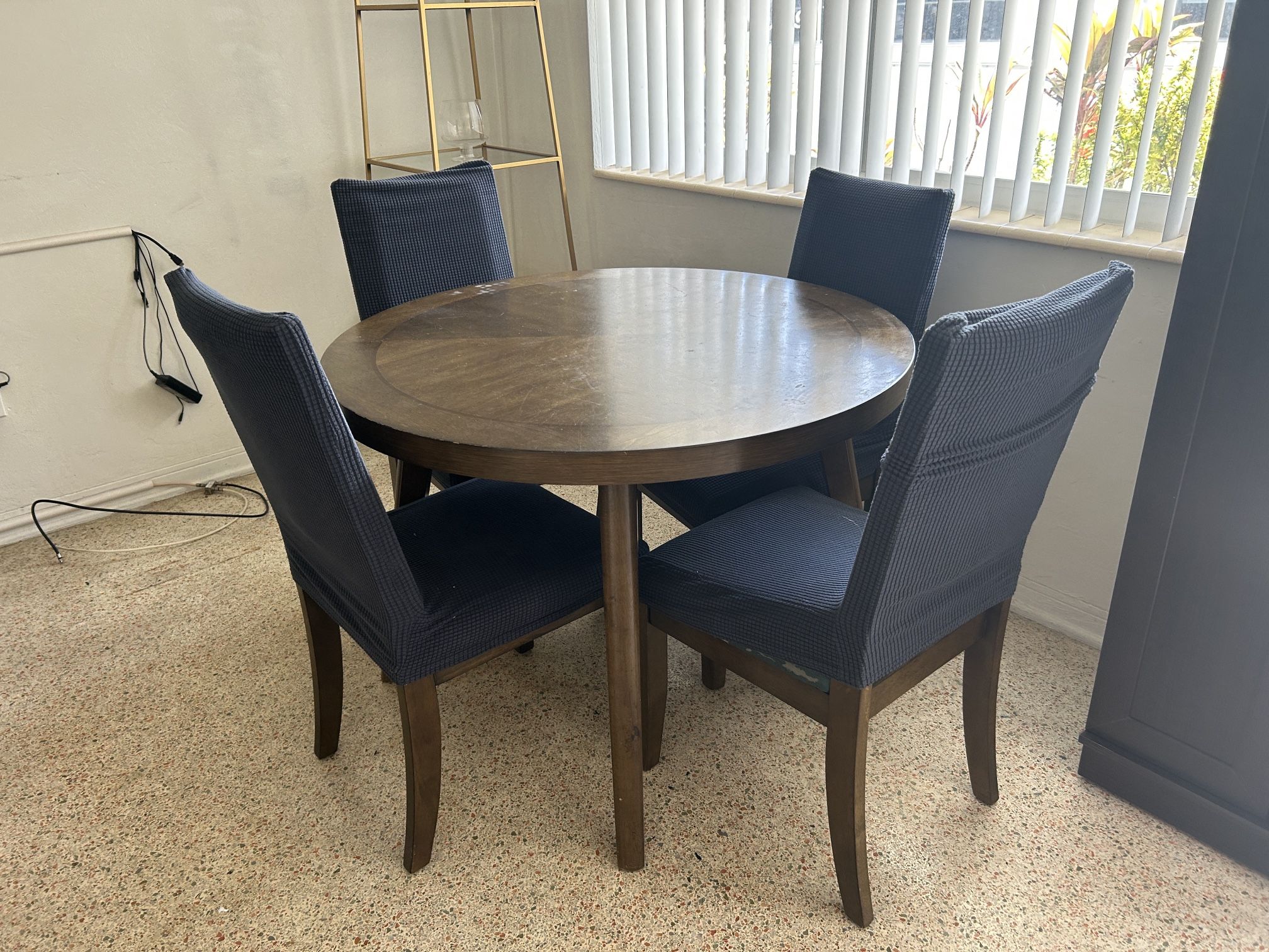 Wooden Round Dining Room Table + 4 Chairs