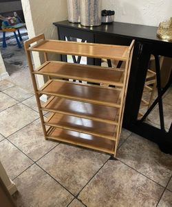 Nice, very very sturdy wooden shoe rack