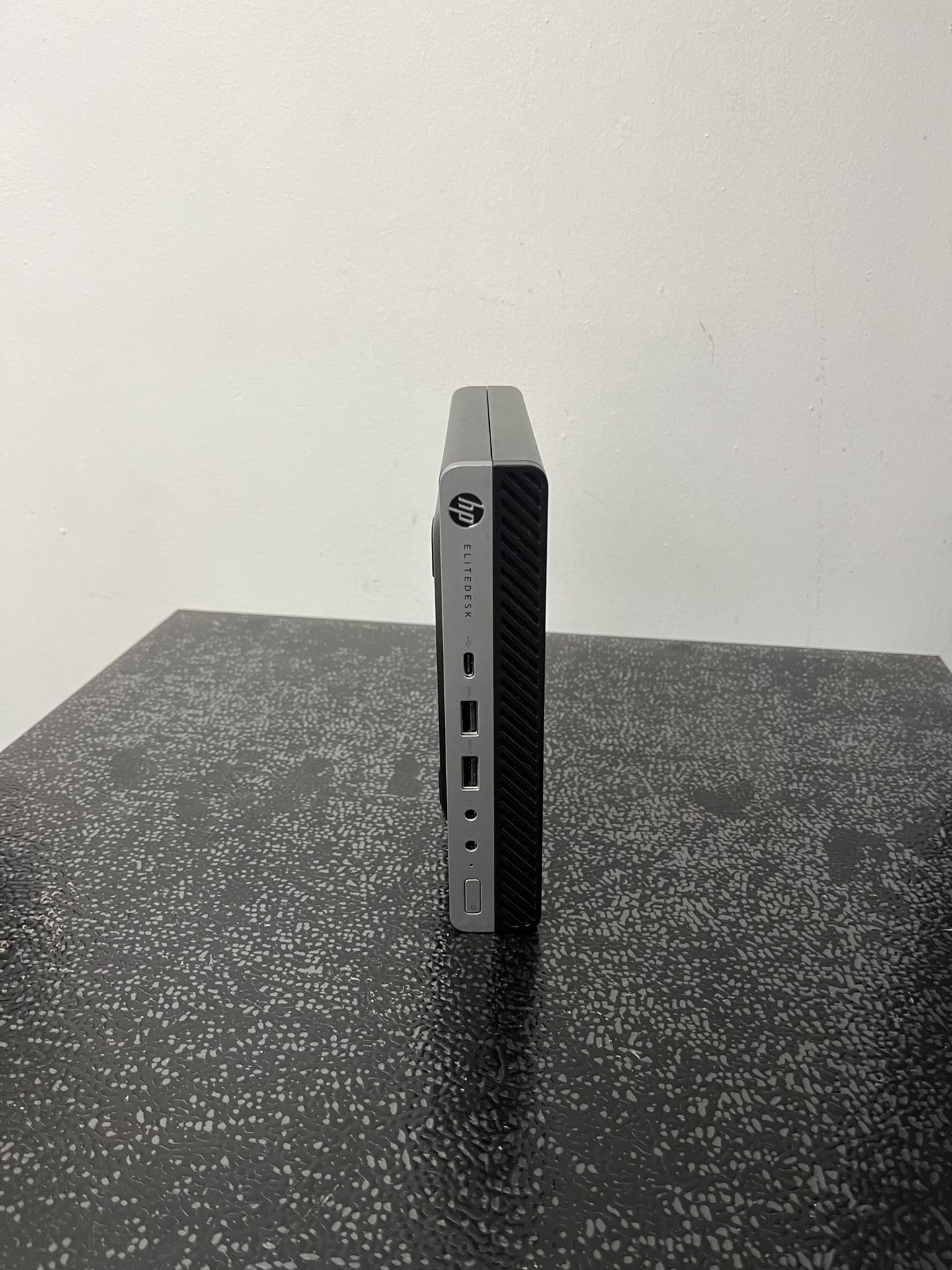 HP Elitdesk i5-9500, 2.2 GHz, 16 GB Ram, 1 TB SSD, WiFi, Win 10