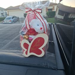 Lady's Valentines Baskets For $25.