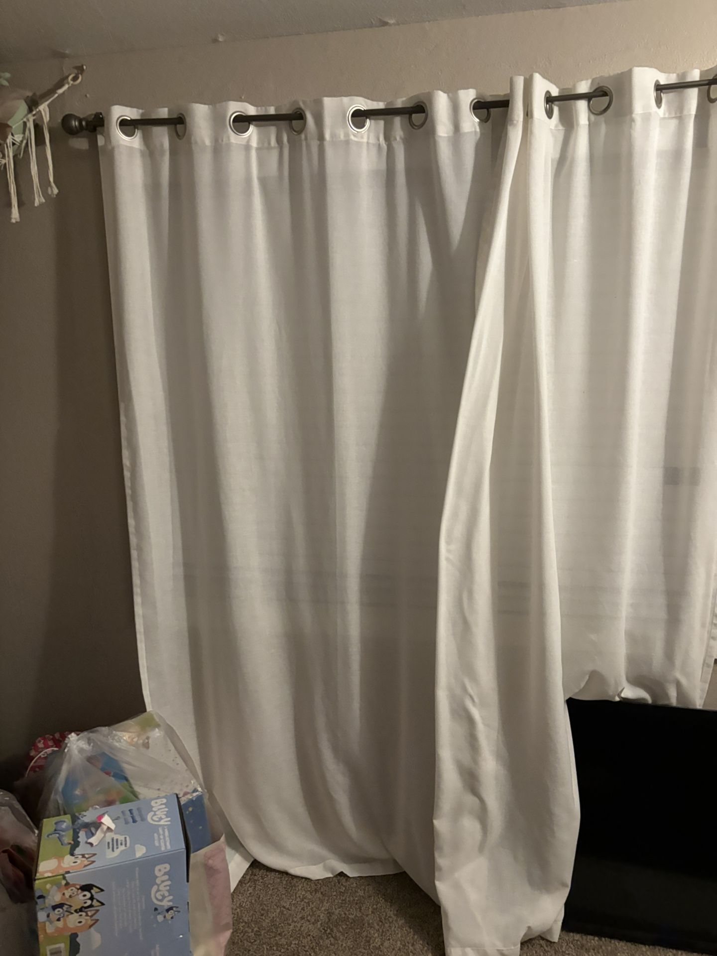Curtains & Curtain Rod 