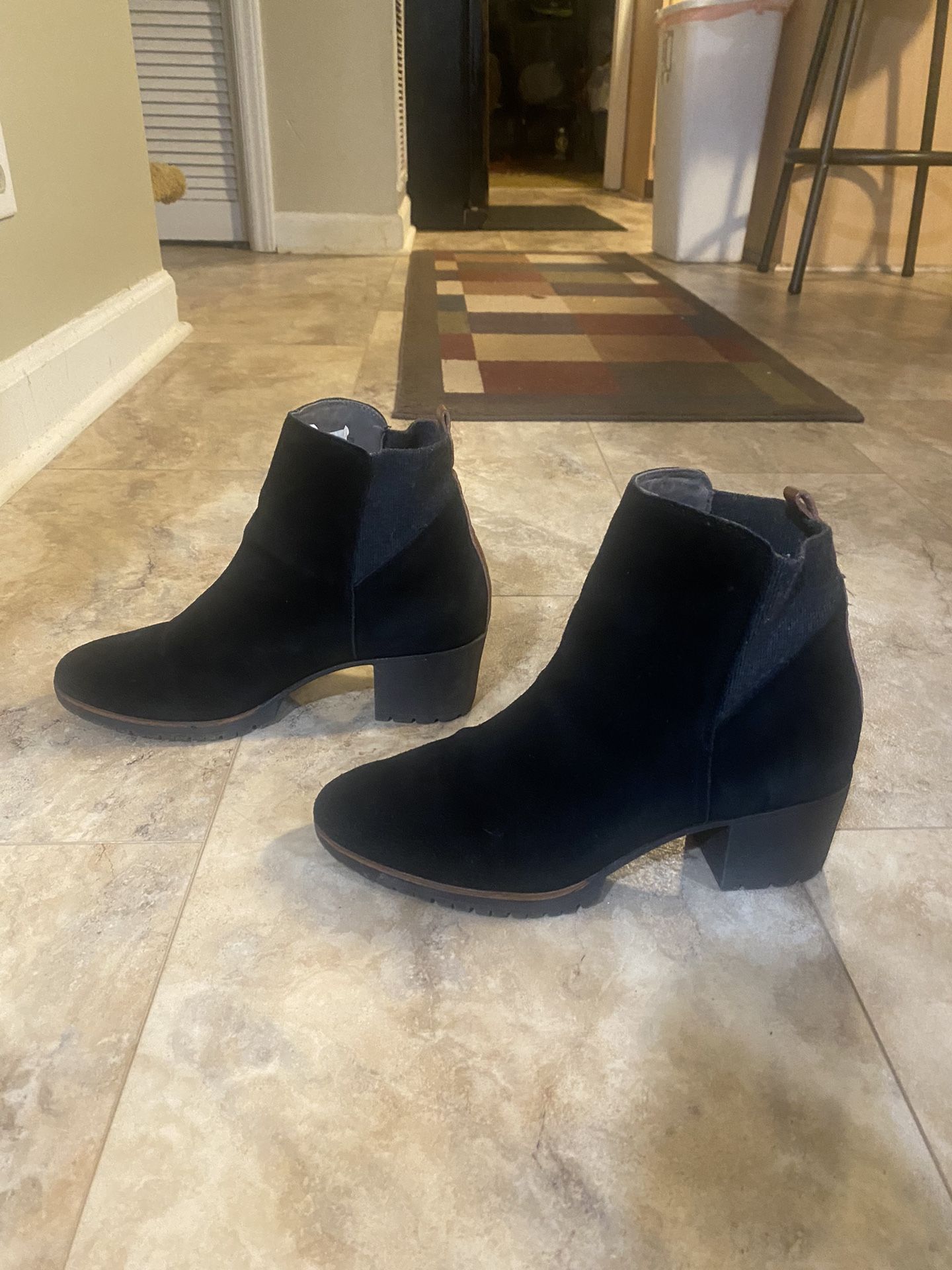 Dr. Scholl’s Women Lively Suede Almond Toe Booties, Black, size 9